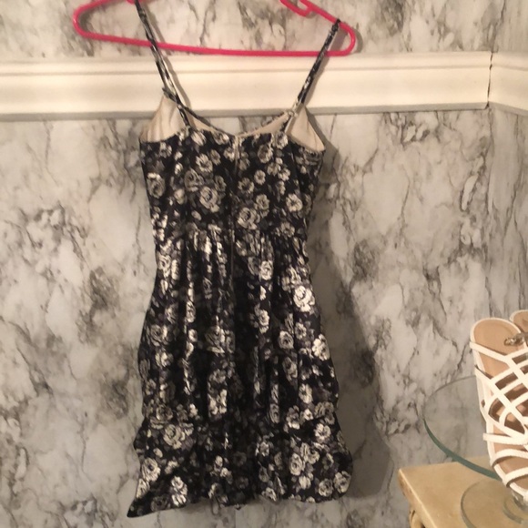 Used size 2 black with white floral design dress 👗 - Picture 3 of 3